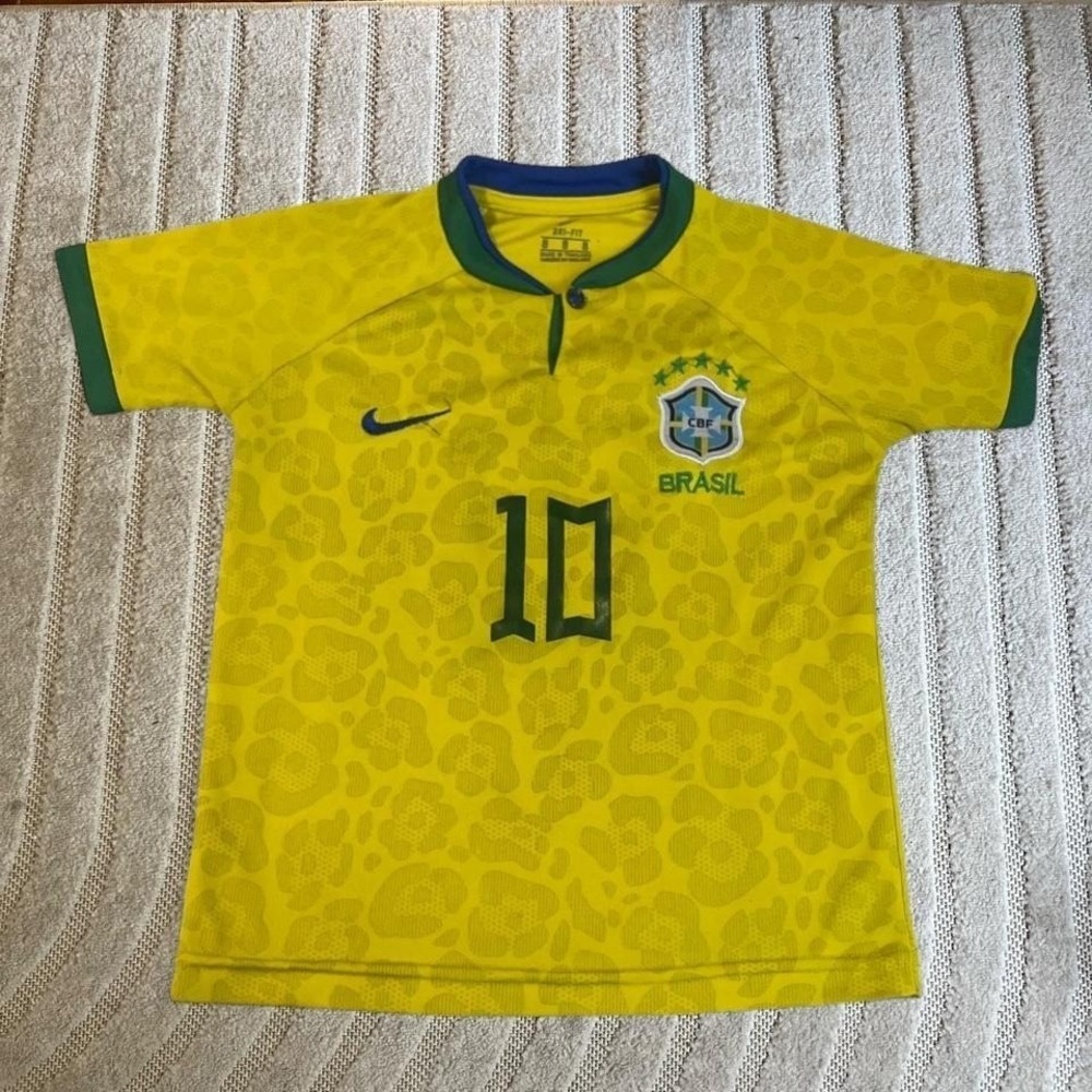 Nike Neymar Jr Brazil yellow jersey Size XXS/8 Youth Sports Workout Soccer
